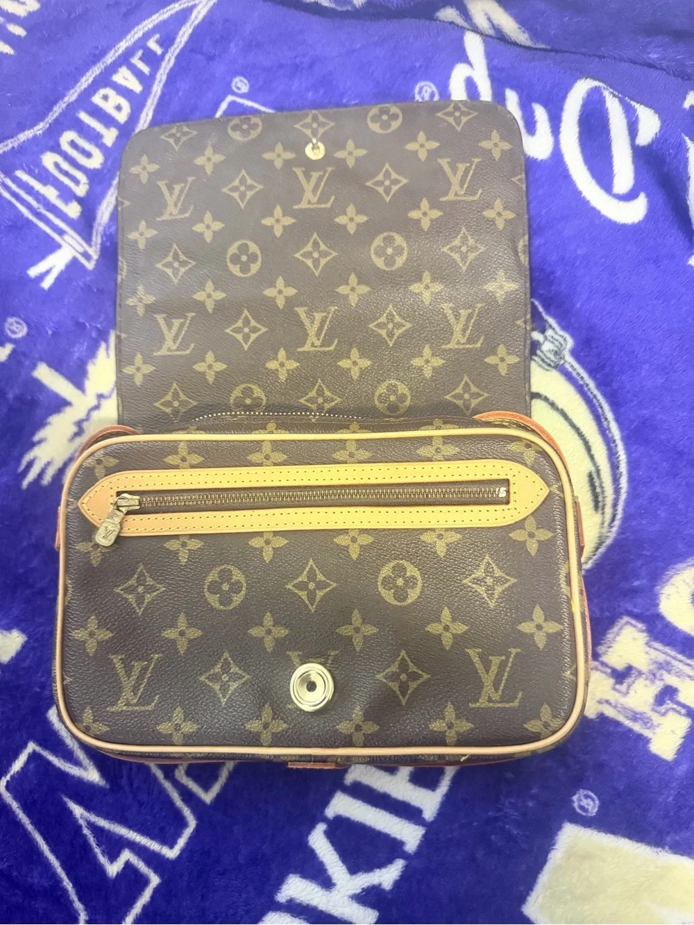 Louis Vuitton Saint Germain - Picture 3 of 12